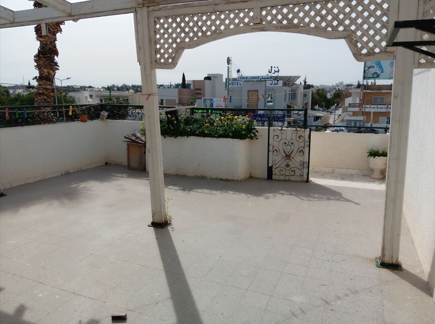 Ariana Ville El Menzah 5 Vente Duplex Spacieux duplex  rnover av terrasse uv4 menzah 5