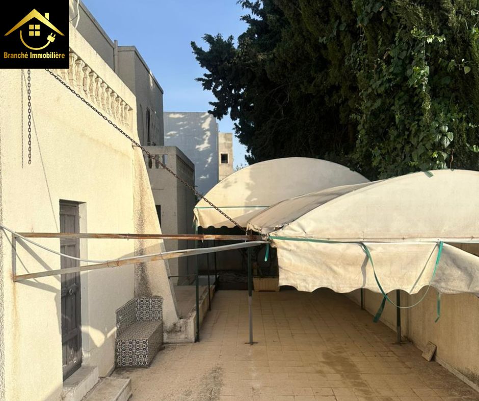 El Menzah El Manar 2 Vente Maisons Une villa sur un artre principal  manar 2