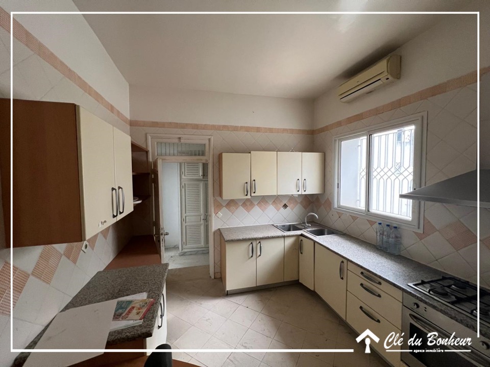 Ariana Ville Ariana Vente Maisons Villa plain pied avec grand jardin