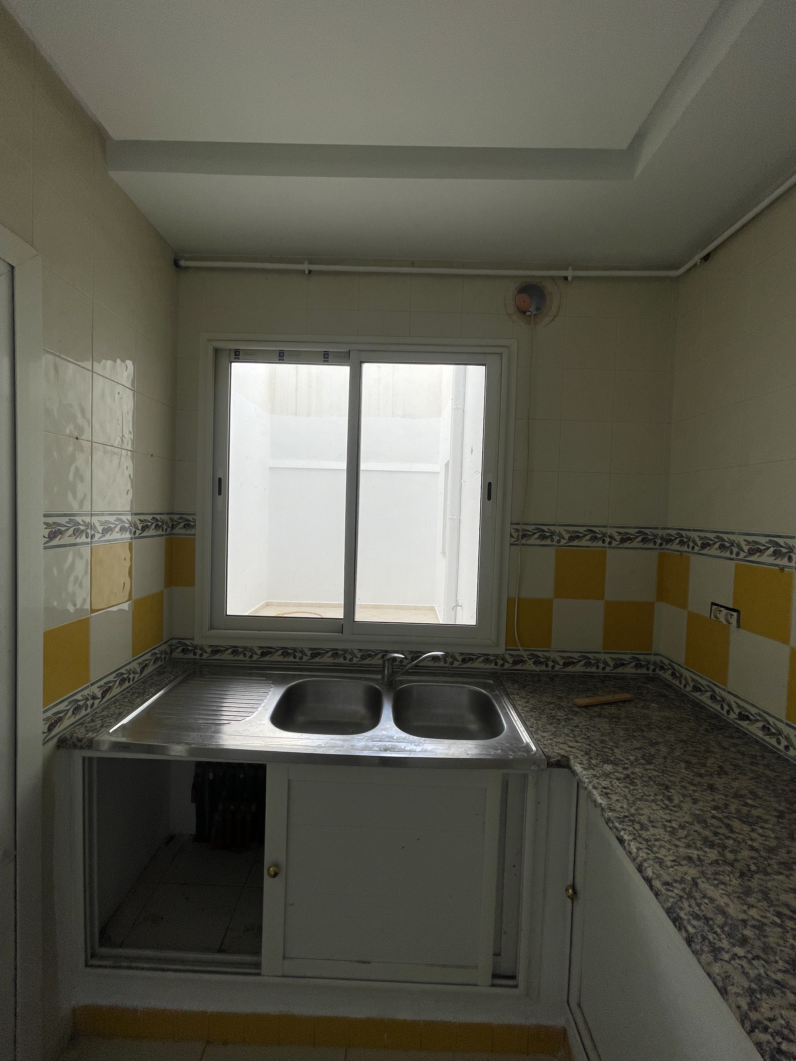 La Marsa Cite Des Juges 2 Vente Appart. 1 pice S1 avec terrasse 65m
