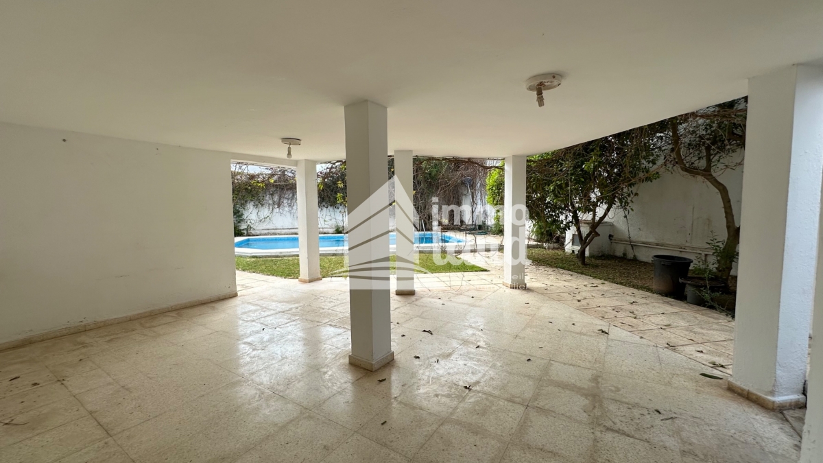 La Marsa Cite El Hana Vente Maisons Villa sur deux niveaux avec piscine  la marsa