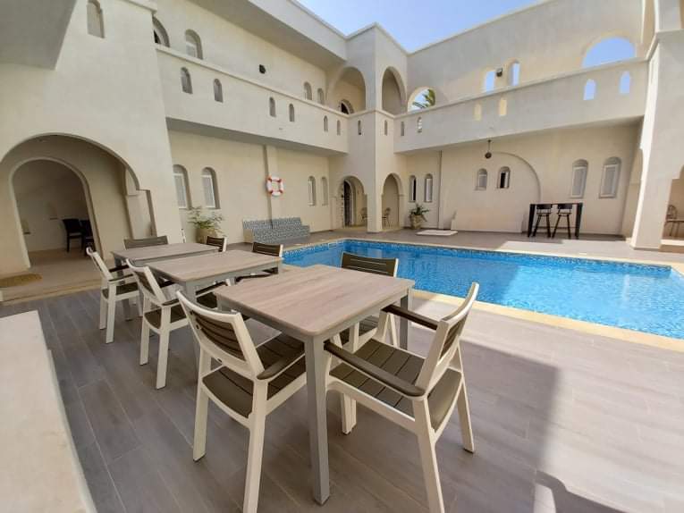 Djerba - Midoun El Hadadda Vente Appart. 5 pices+ Maison d'hte avec 5 suites