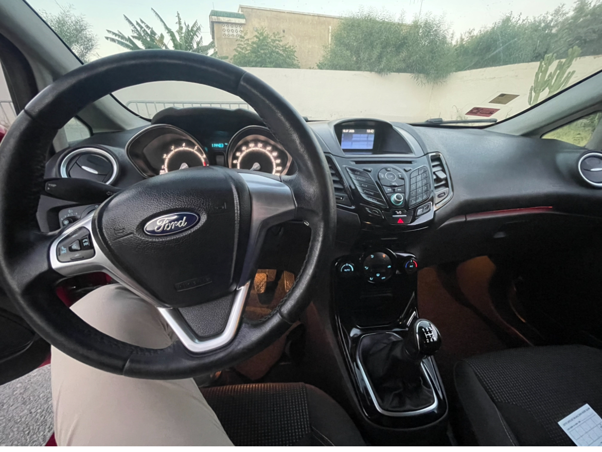 La Soukra Chotrana 3 Ford Fiesta Ford fiesta titanium essence  premire main