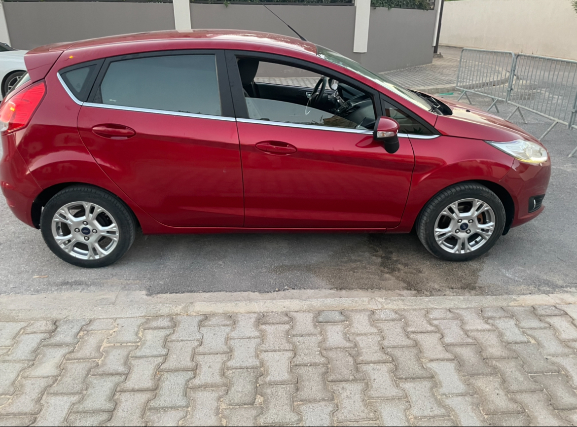 La Soukra Chotrana 3 Ford Fiesta Ford fiesta titanium essence  premire main