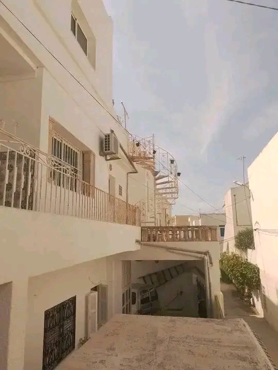 Hammamet Cite Militaire Vente Maisons Maison s3 et s1 avec deux studios hammamet