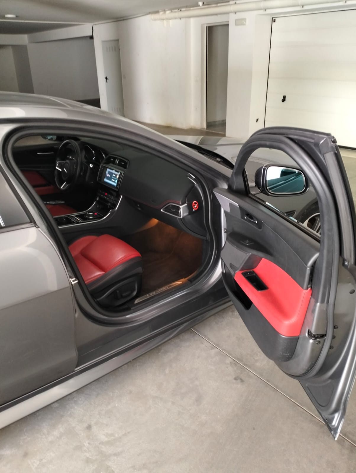 El Menzah El Menzah 4 Jaguar X-Type Jaguar xe 2007 en excellent tat