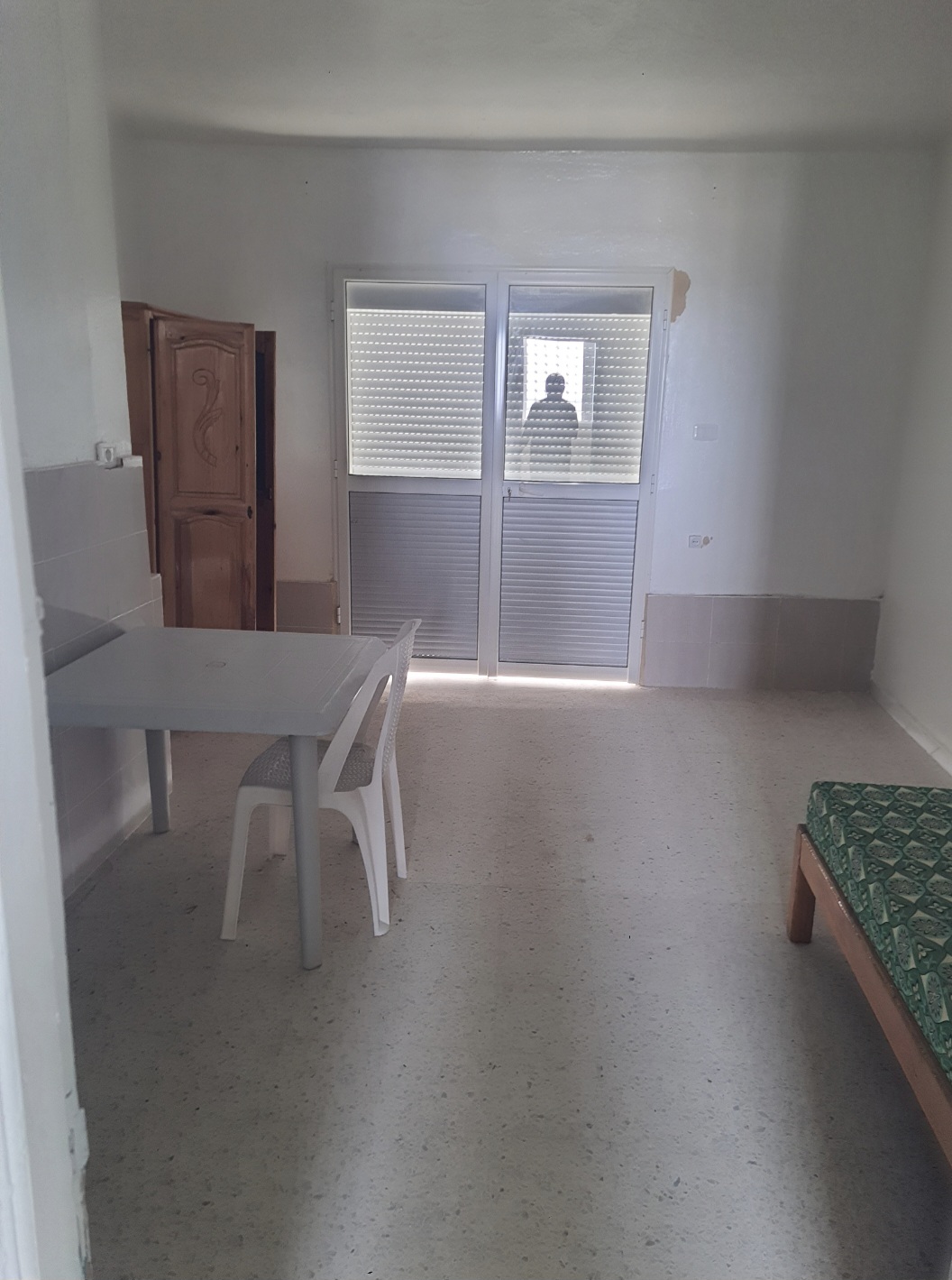 El Menzah El Manar 1 Location Appart. 2 pices Hall et 2 pices meubl prs campus universitaire