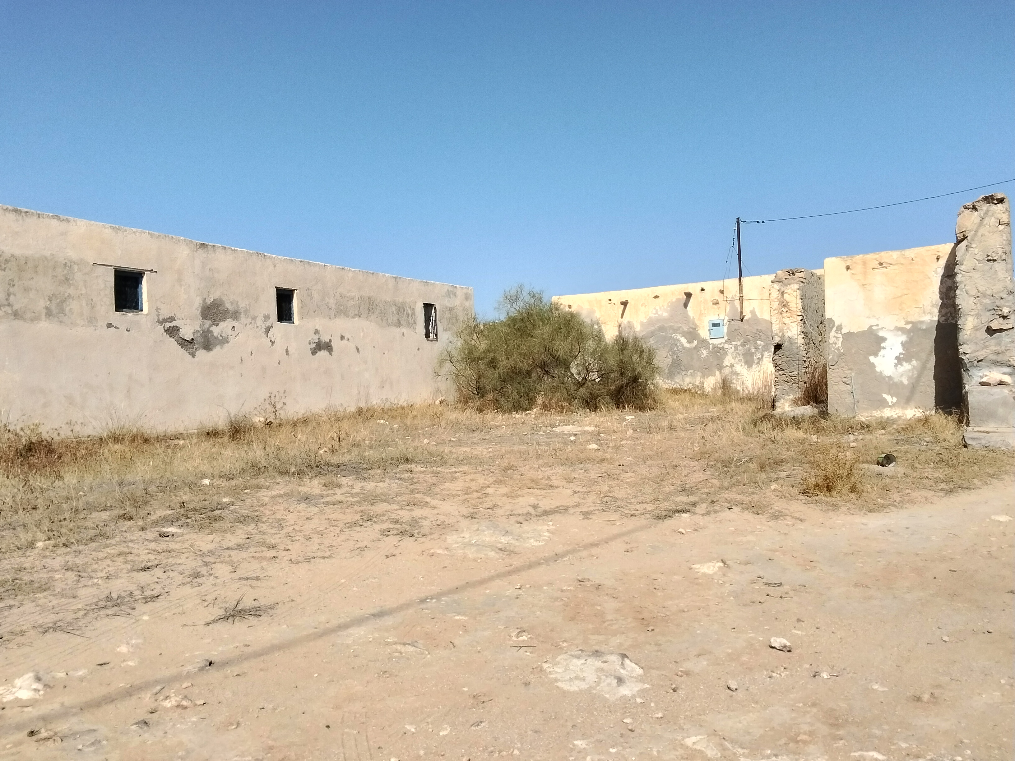 Kerkenah Ennajet Vente Maisons Maison dar arbi avec deux terrains constructibles