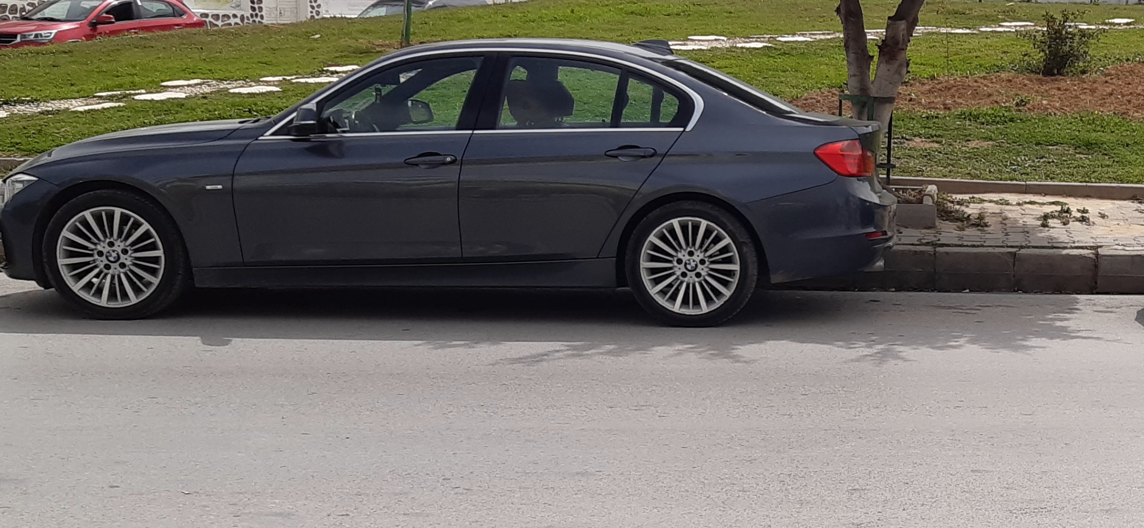 Ariana Ville Cite Ennasr 2 Bmw Serie 3 Bmw 320i en excellent tat