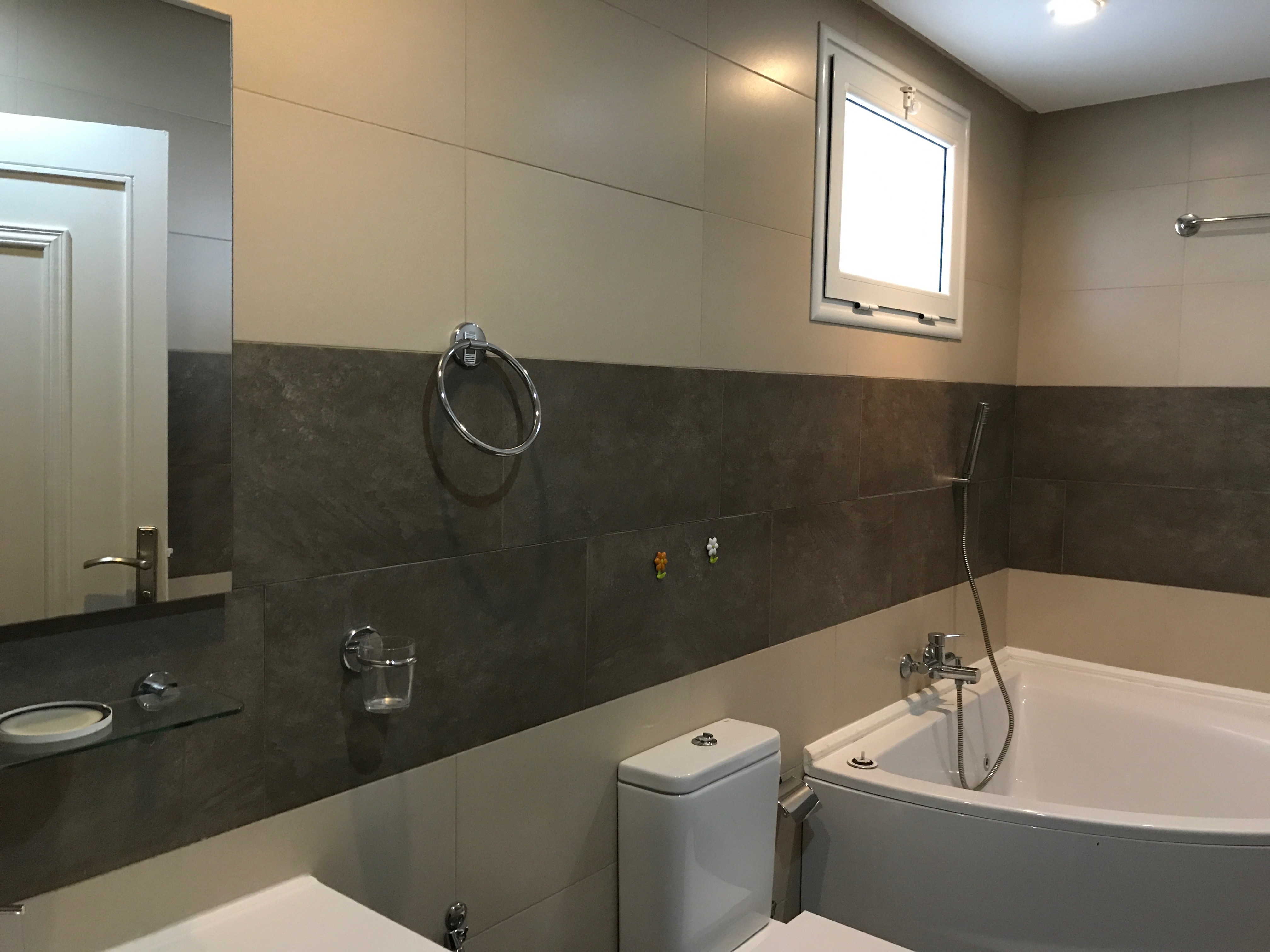 Ariana Ville El Menzah 6 Vente Maisons Triplex el menzah 6 uv4 rnov