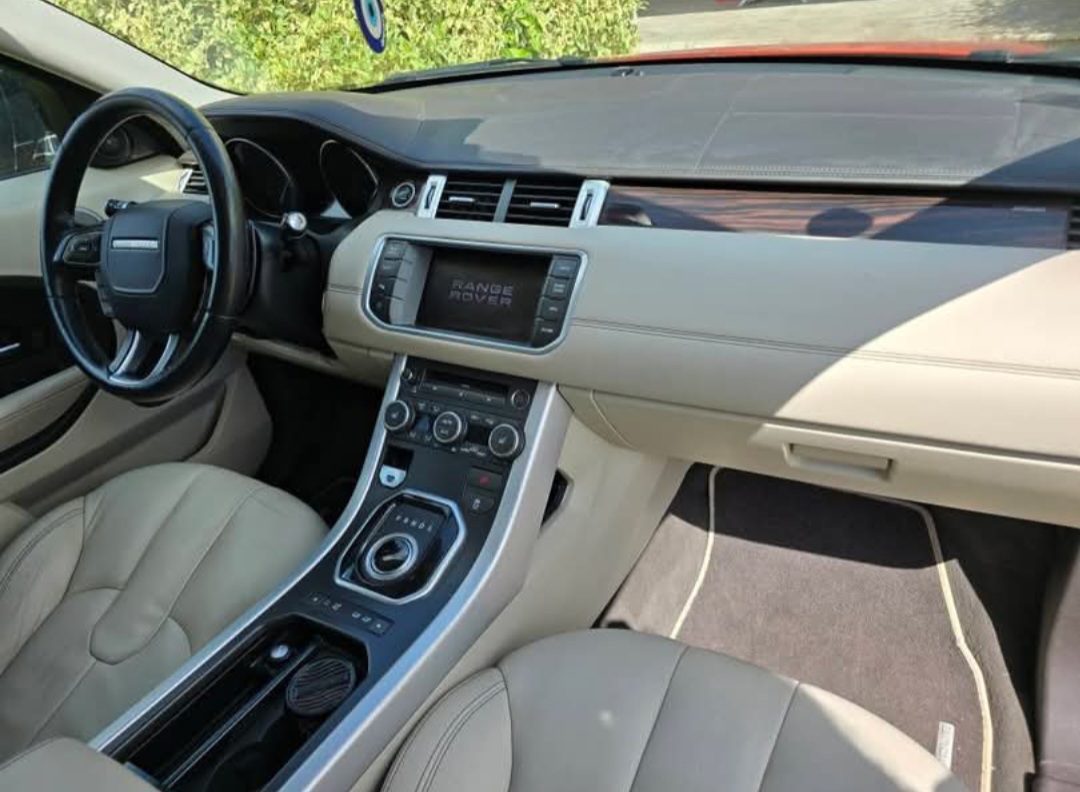 Ariana Ville Ariana Land-Rover Range Range rover evoque