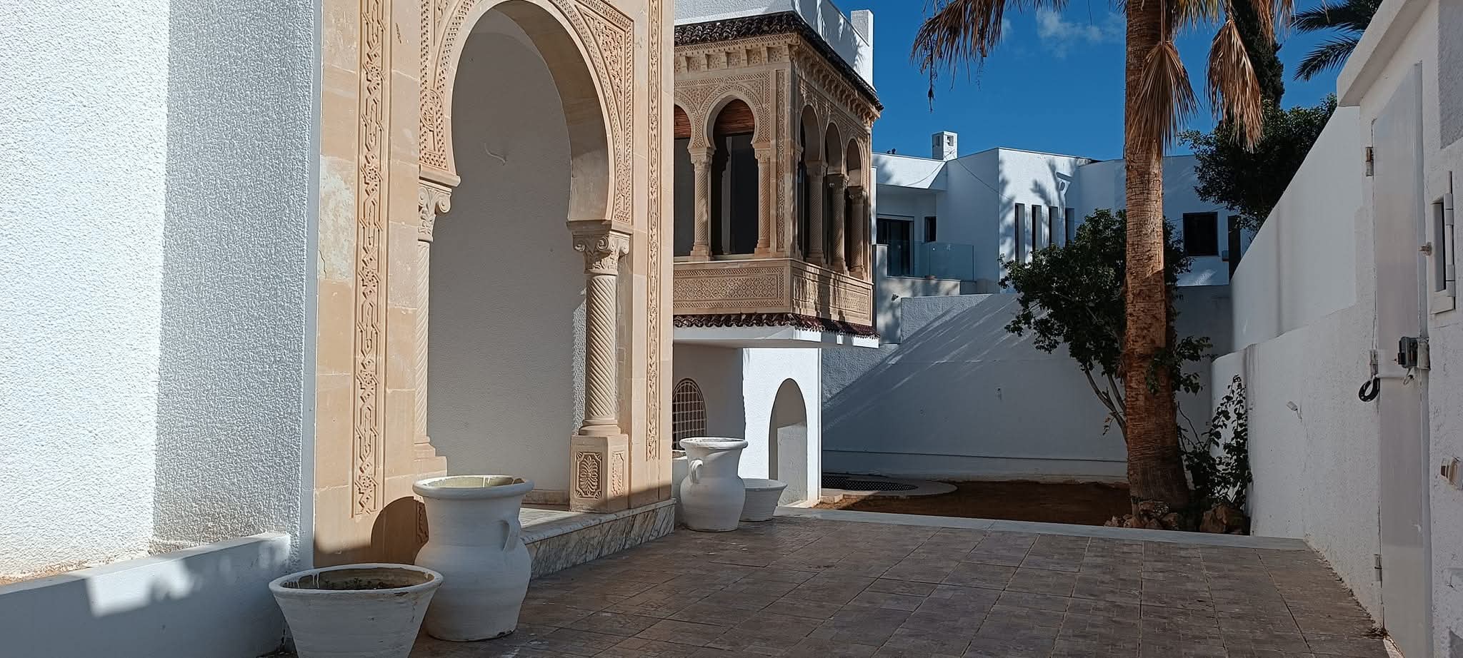 Ariana Ville El Menzah 5 Vente Maisons Villa avec un jardin et une piscine au menzah 5