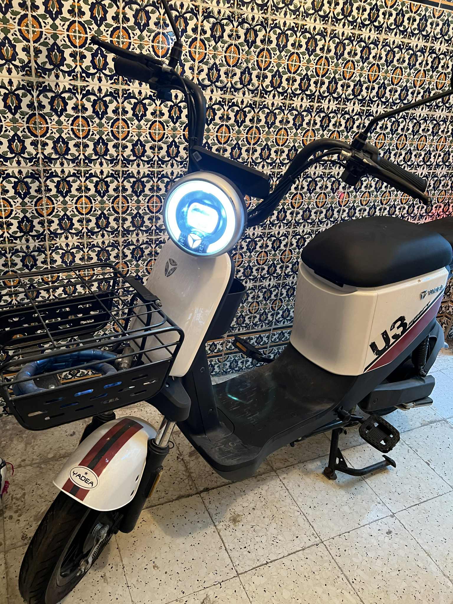 La Medina Bab Menara Adly Adly Moto electrique vadea