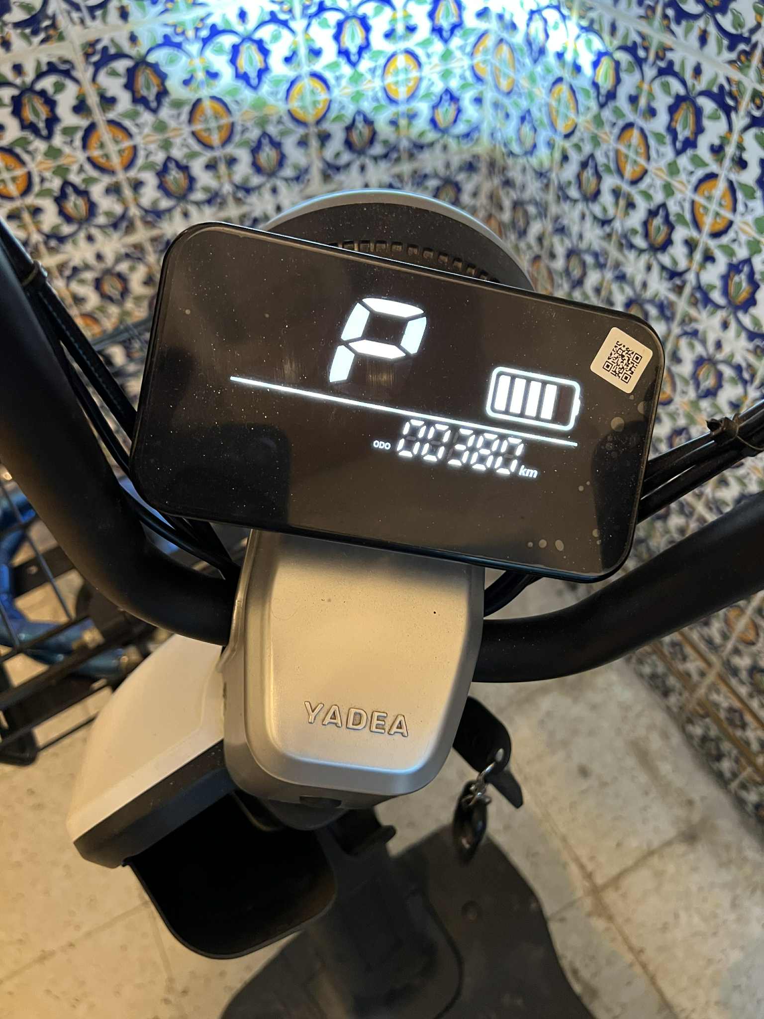La Medina Bab Menara Adly Adly Moto electrique vadea