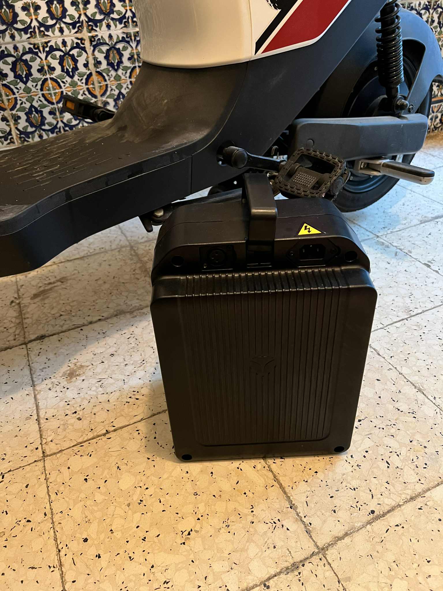 La Medina Bab Menara Adly Adly Moto electrique vadea