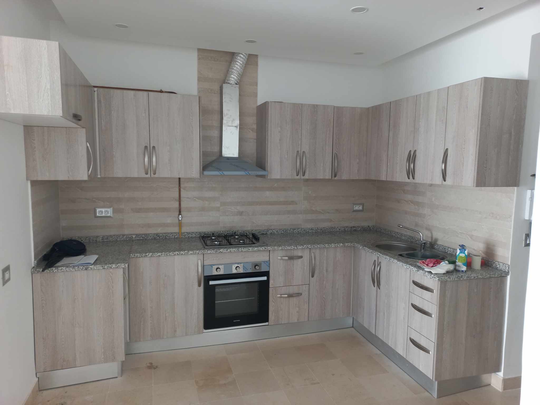 Ain Zaghouan Ain Zaghouan Location Appart. 1 pice S1 avec terrasse  el aouina