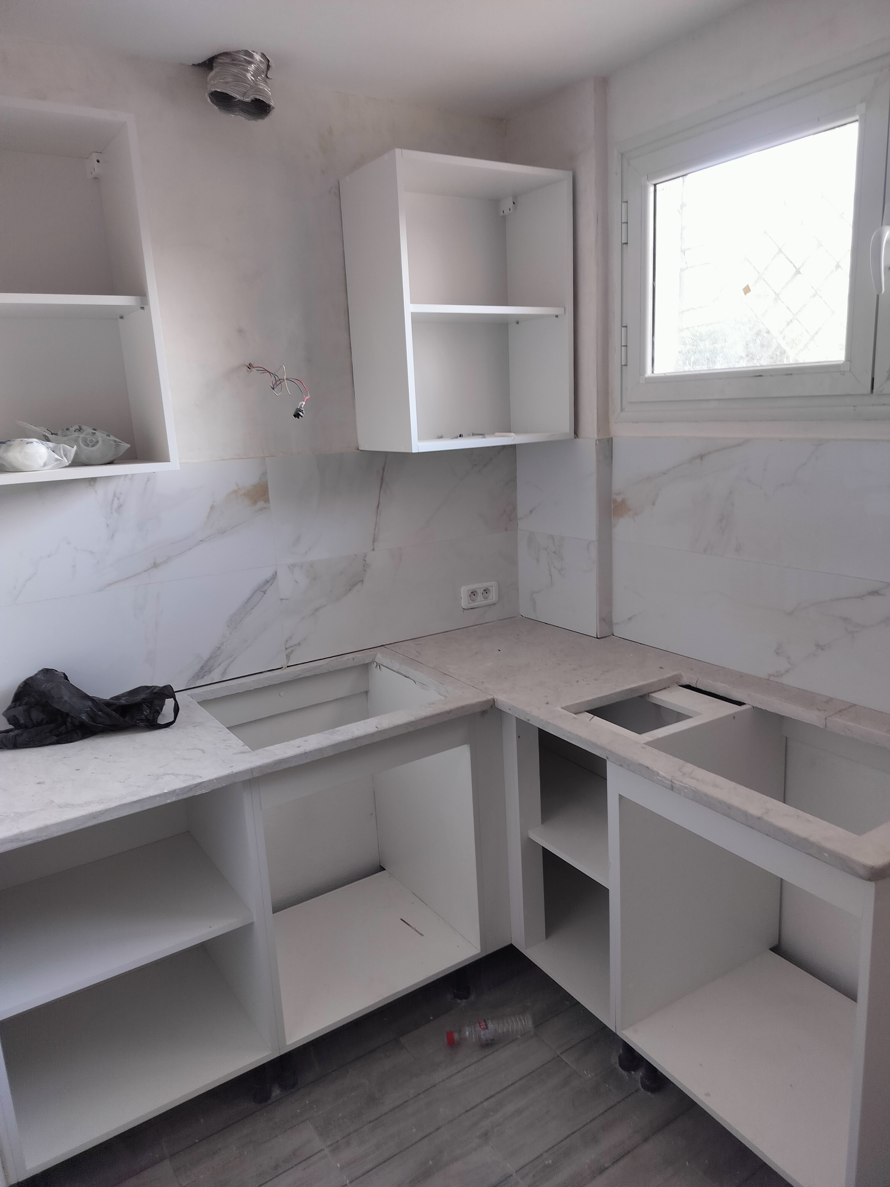 Sidi Hassine&nbsp;Cite Mrad 1&nbsp;Vente&nbsp;Maisons&nbsp;Un appartement et 2 locaux commerciaux