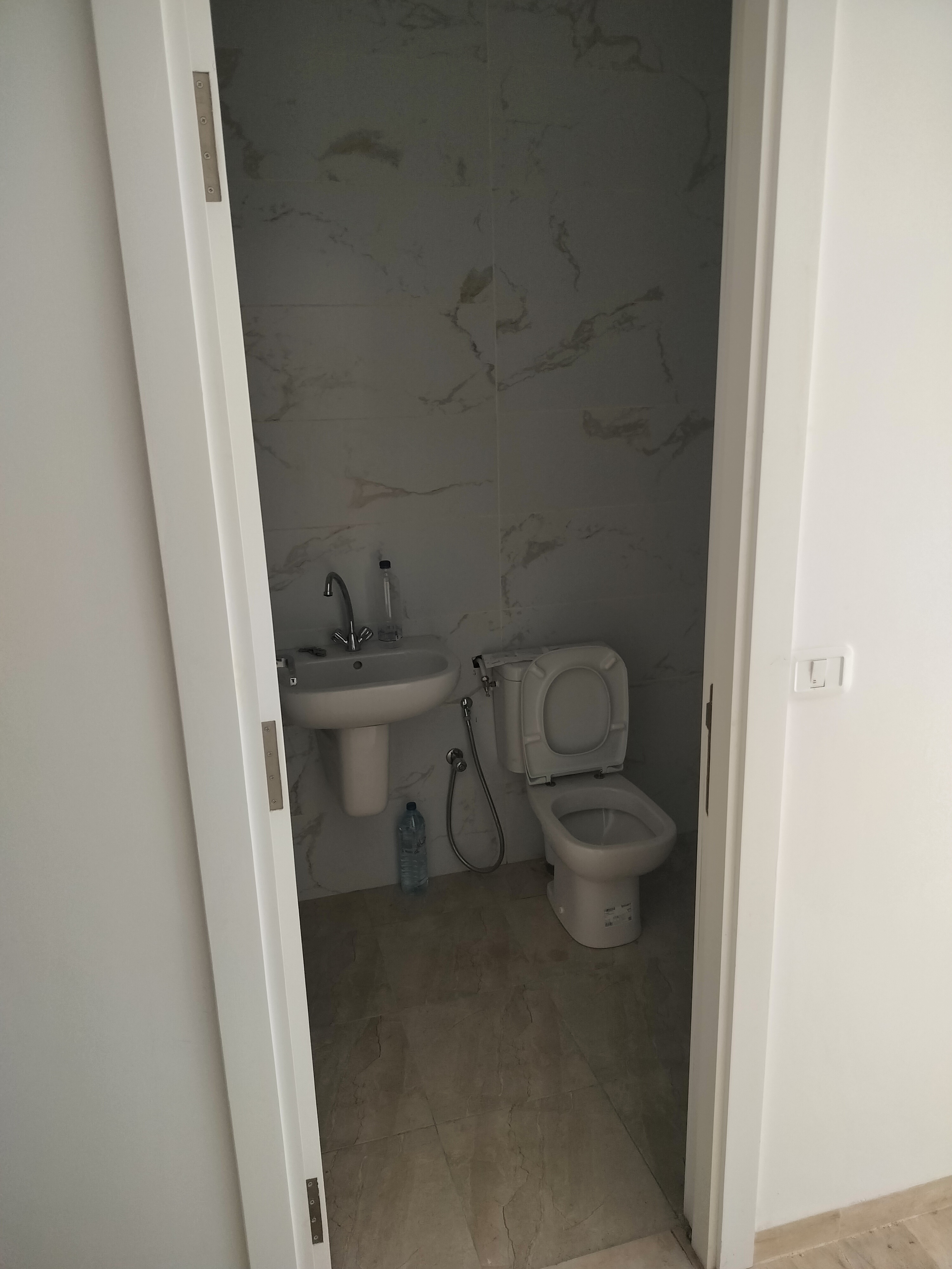 Sidi Hassine&nbsp;Cite Mrad 1&nbsp;Vente&nbsp;Maisons&nbsp;Un appartement et 2 locaux commerciaux