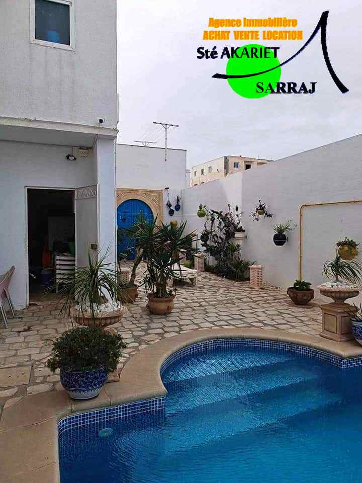 Akouda&nbsp;Chatt Meriem&nbsp;Vente&nbsp;Maisons&nbsp;Villa avec piscine au 2�me position de la plage