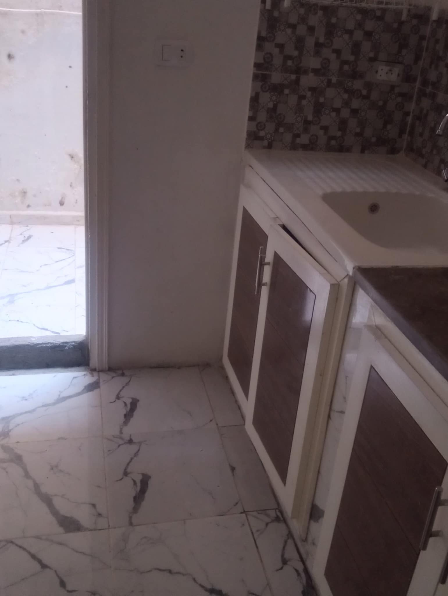 Bab Bhar Bab El Jazira Vente Appart. 3 pices S3 et un magasin au centre ville