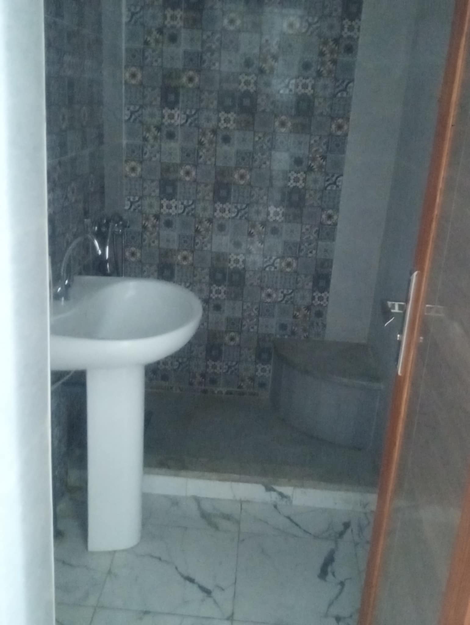 Bab Bhar Bab El Jazira Vente Appart. 3 pices S3 et un magasin au centre ville