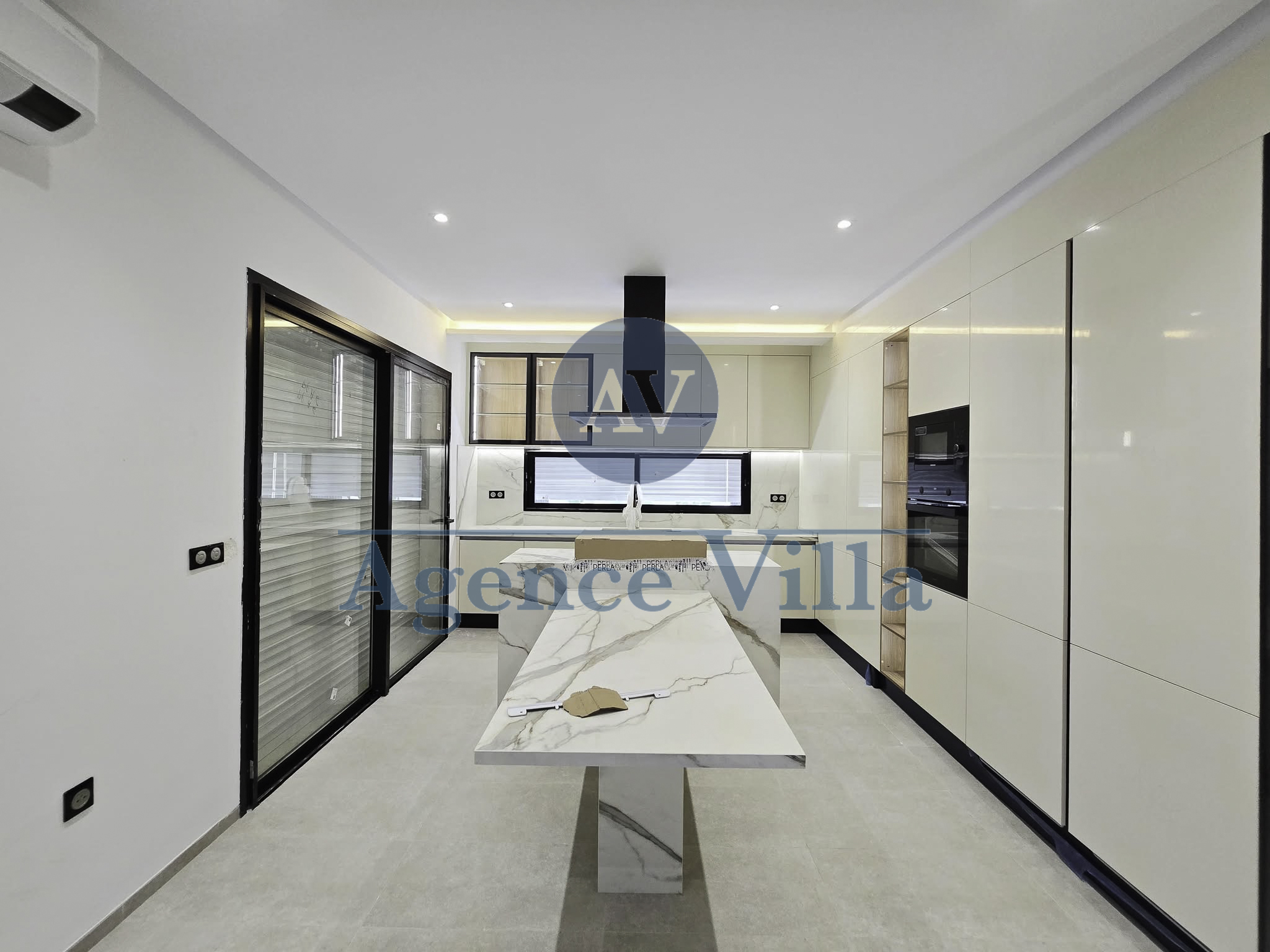 La Soukra La Soukra Vente Maisons Une superbe villa s5  la soukra