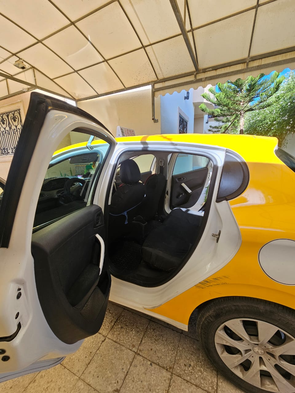 Hammam Chatt Borj Cedria Peugeot 208 Peugeot essence 208 excellent tat sans rokhsa