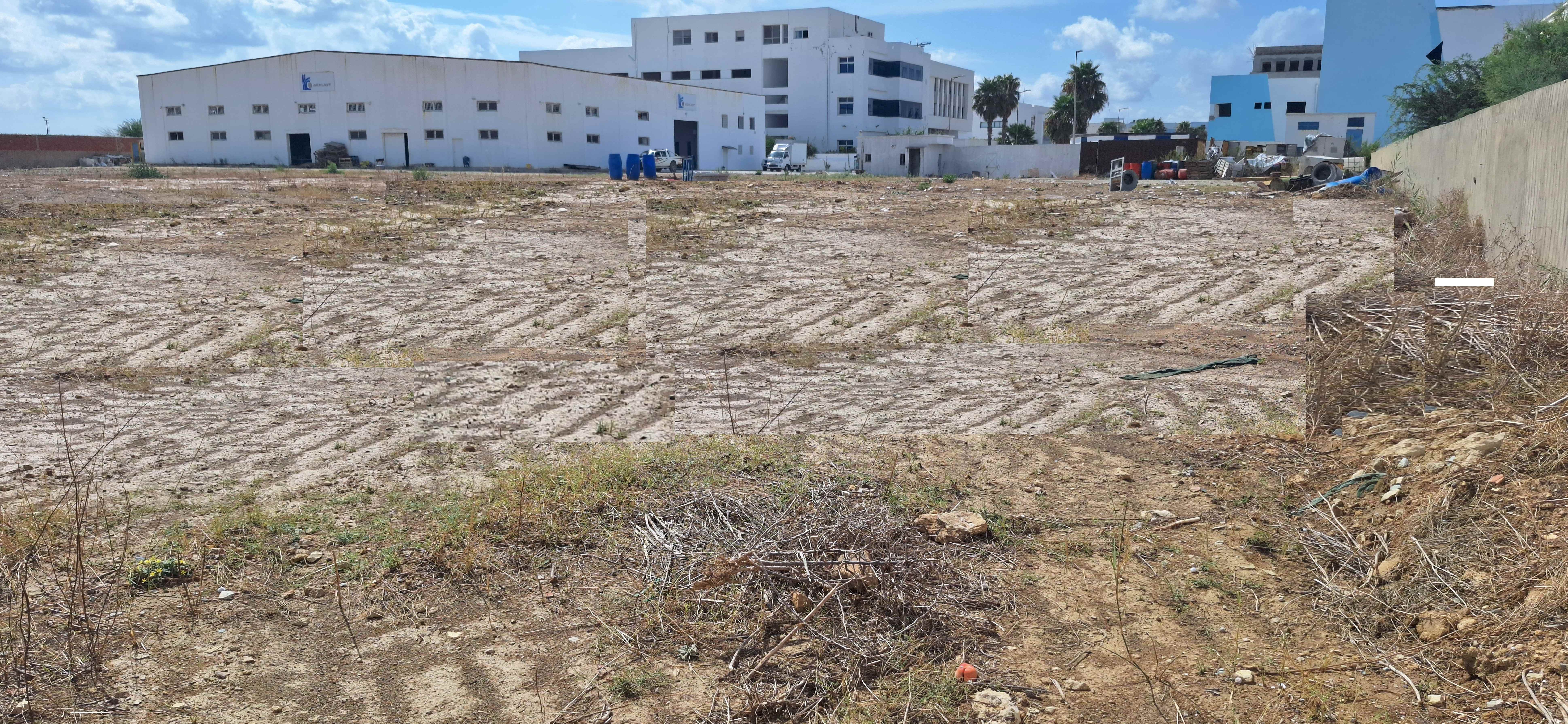 La Soukra&nbsp;Chotrana 1&nbsp;Vente&nbsp;Surfaces&nbsp;Terrain de 8000 m2  � z ind de chotrana