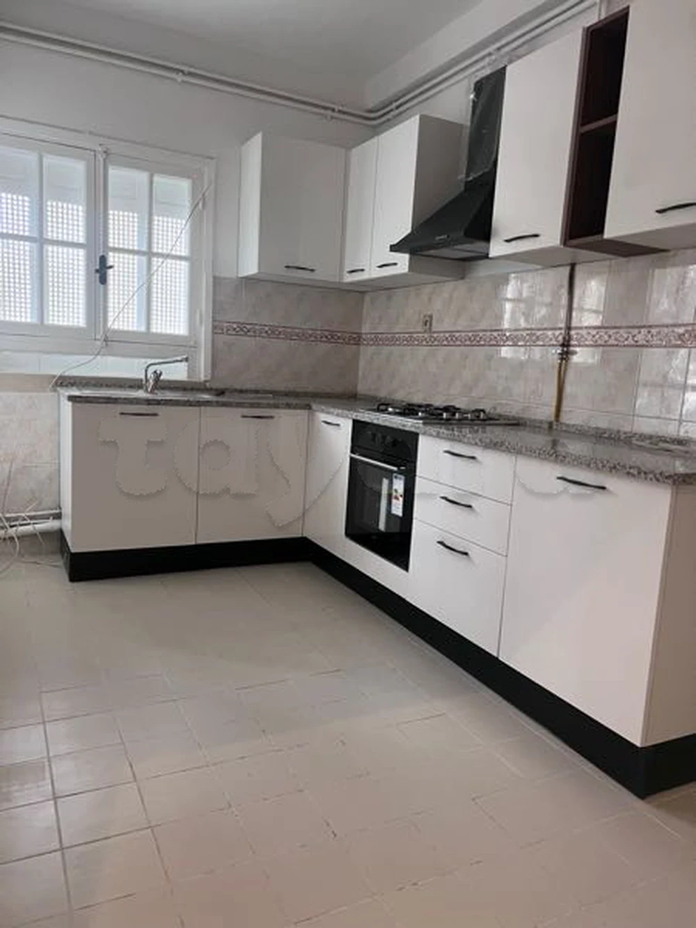 Ariana Ville Riadh Landlous Location Appart. 3 pices Super appartment