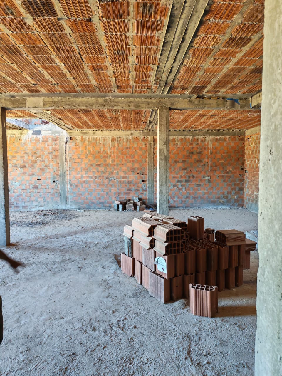 El Mourouj&nbsp;El Mourouj&nbsp;Vente&nbsp;Maisons&nbsp;Espace comercial en rc avec 2 etages non acheves