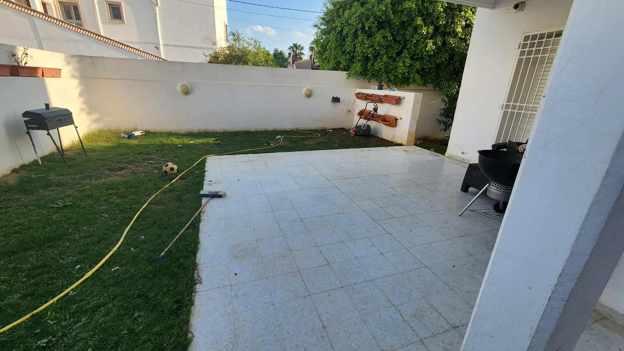 La Marsa El Aouina Vente Maisons Villa plus trois appartements  l'aouina