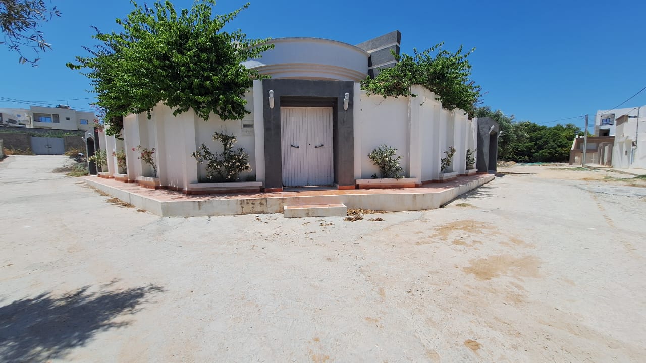 Akouda Akouda Vente Maisons Trs belle villa de coin derrire maytek akouda