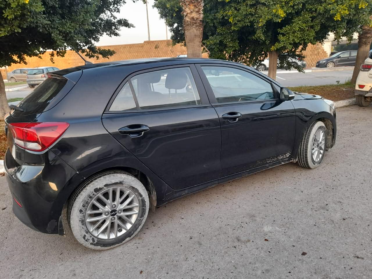 Raoued Raoued Kia Rio Kia rio noire srie 228