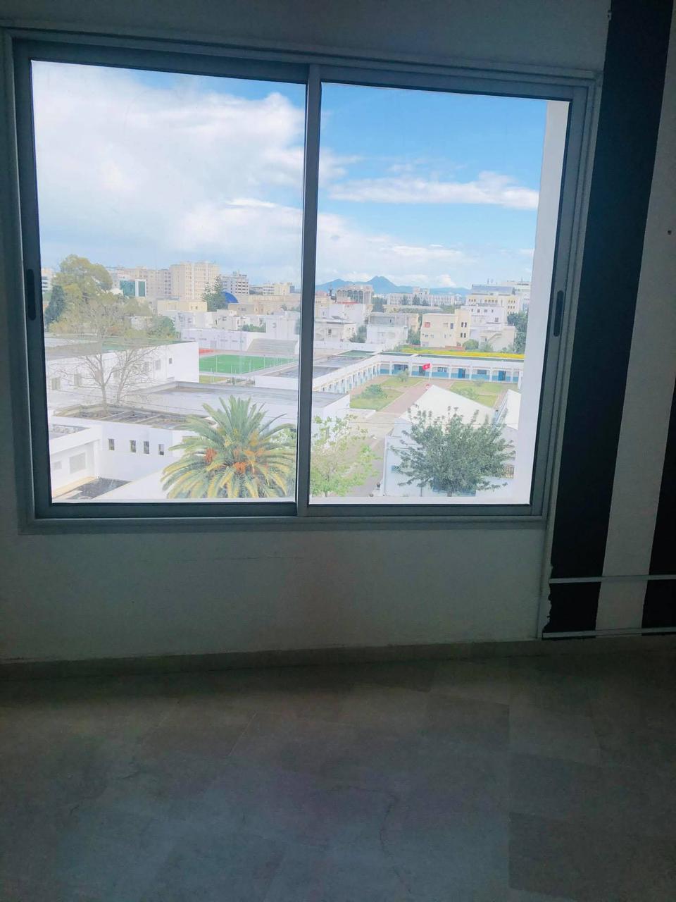 Ariana Ville&nbsp;Ariana&nbsp;Bureaux & Commerces&nbsp;Bureau&nbsp;A cote  eye clinic bureau au 3eme etage