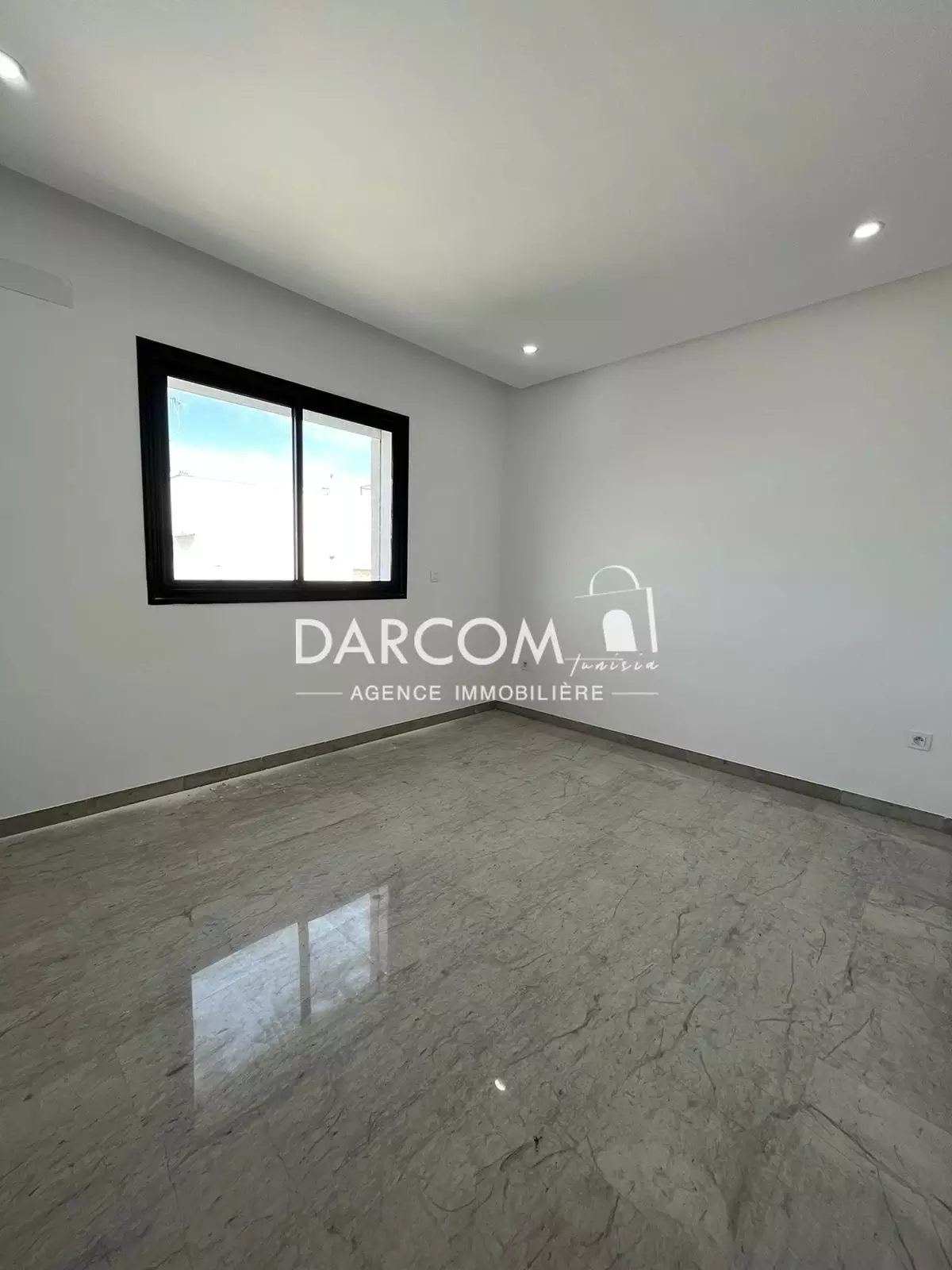 La Soukra&nbsp;Chotrana 1&nbsp;Vente&nbsp;Appart. 4 pi�ces&nbsp;S3 au rez de chaus�e avec jardin