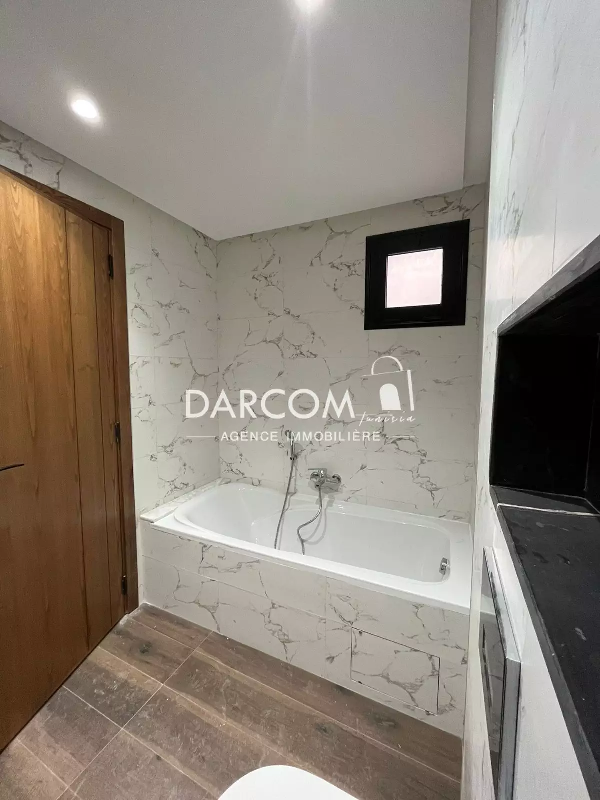 La Soukra&nbsp;Chotrana 1&nbsp;Vente&nbsp;Appart. 4 pi�ces&nbsp;S3 au rez de chaus�e avec jardin