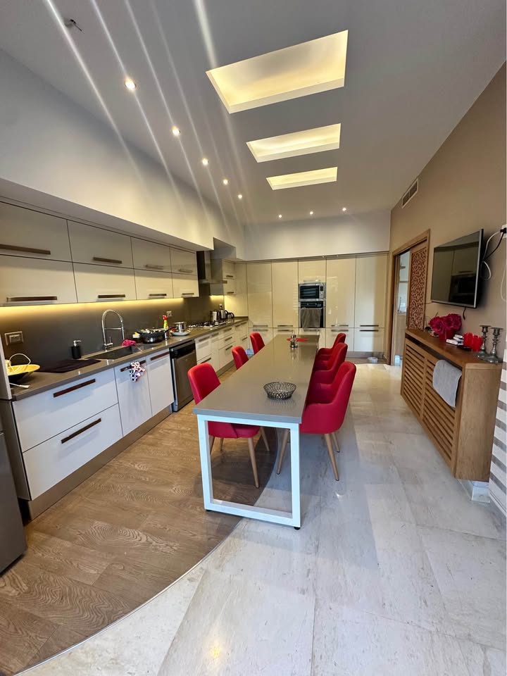 Bou Mhel El Bassatine Cite El Bassatine Ancien Vente Maisons Villa de maitre avec 5 suites jardin et piscine