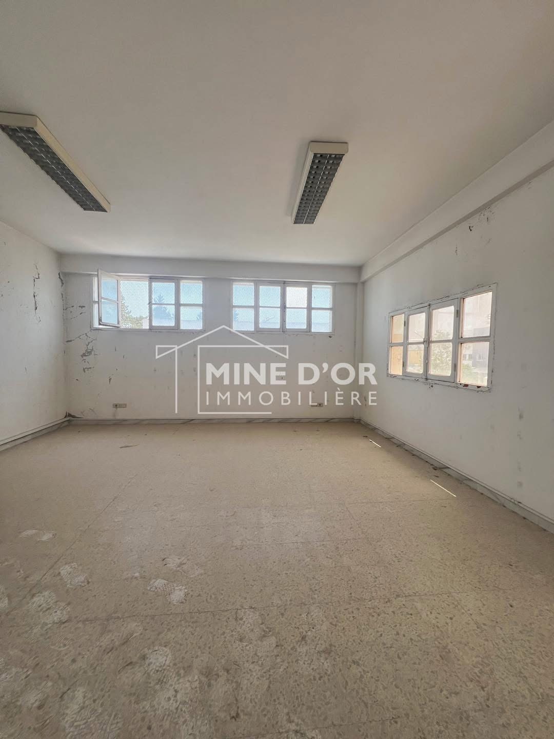 La Soukra&nbsp;Charguia 2&nbsp;Bureaux & Commerces&nbsp;Surfaces&nbsp;Al entrep�t au plein coeur charguia 2