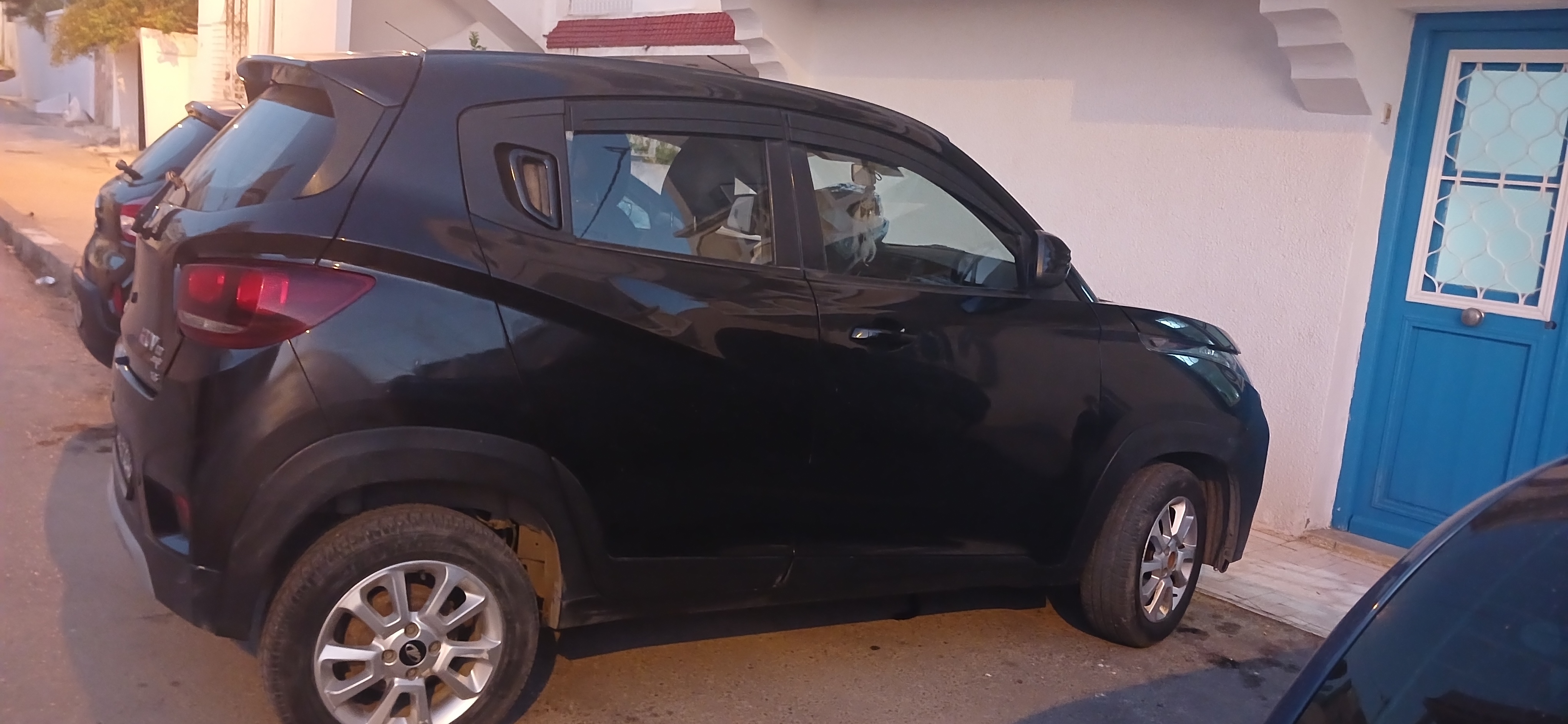 Ariana Ville Nouvelle Ariana Mahindra Autre Modle Mahindra kuv 100 k8  essence 1pt2  5 cheveux