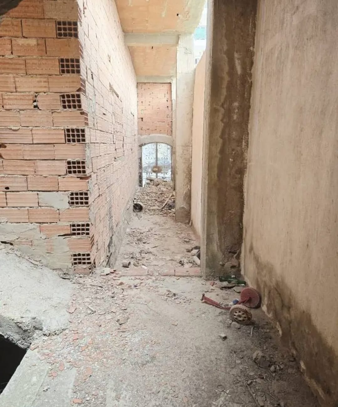 Akouda&nbsp;Chatt Meriem&nbsp;Vente&nbsp;Appart. 1 pi�ce&nbsp;Inachev� commercial