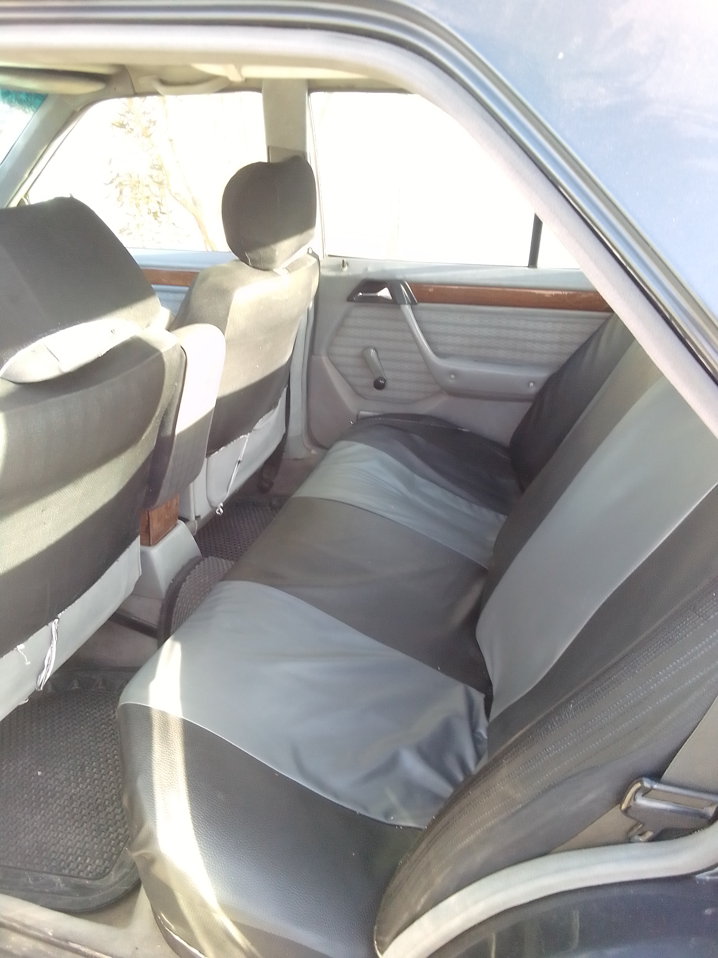 Fouchana Zone Industrielle El Meghira Mercedes 250 Bonne occasion