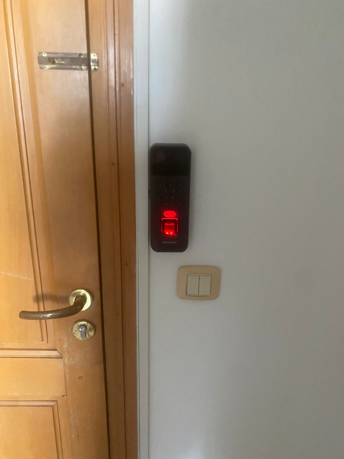 Ariana Ville Cite Ennasr 1 Autre Autre Contrle d accs hikvision et alarme ajax