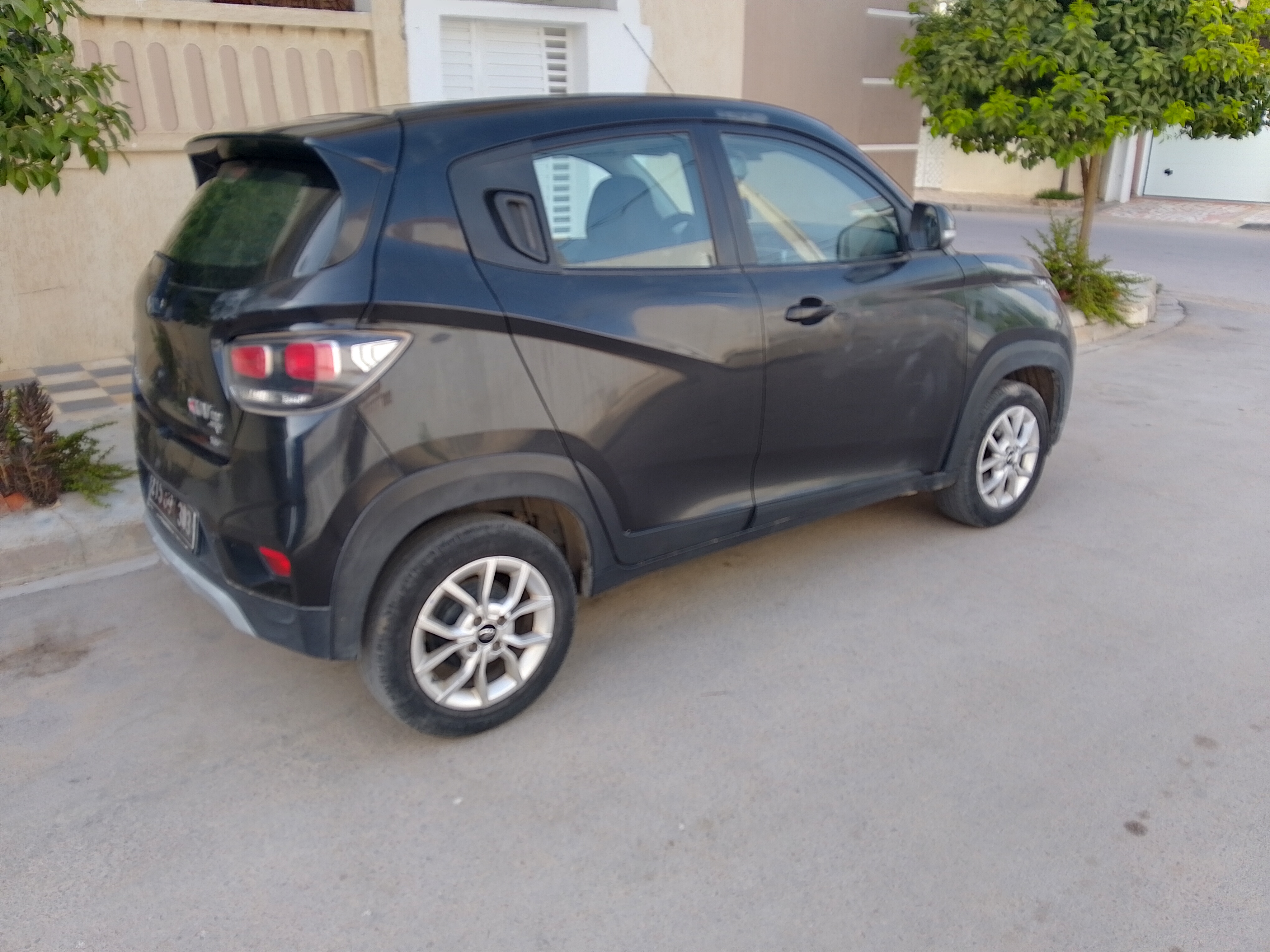 Soliman&nbsp;Soliman&nbsp;Mahindra&nbsp;Autre Mod�le&nbsp;Mahindra kuv100 1�re main