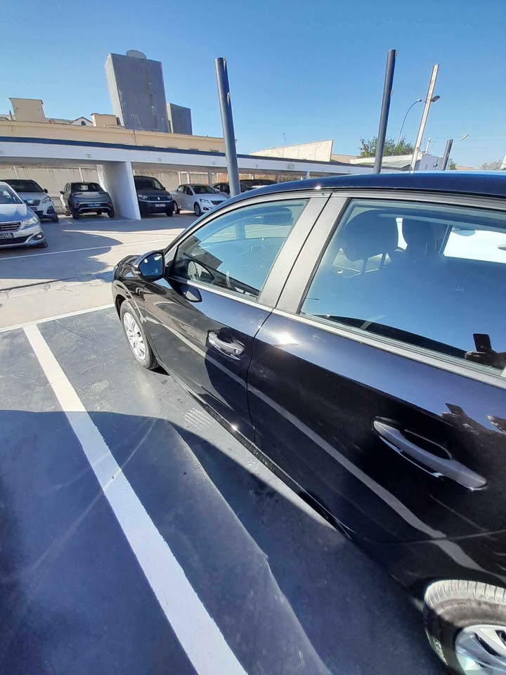 Grombalia&nbsp;Grombalia&nbsp;Peugeot&nbsp;208&nbsp;208 populaire tres faiblwe kilometrage