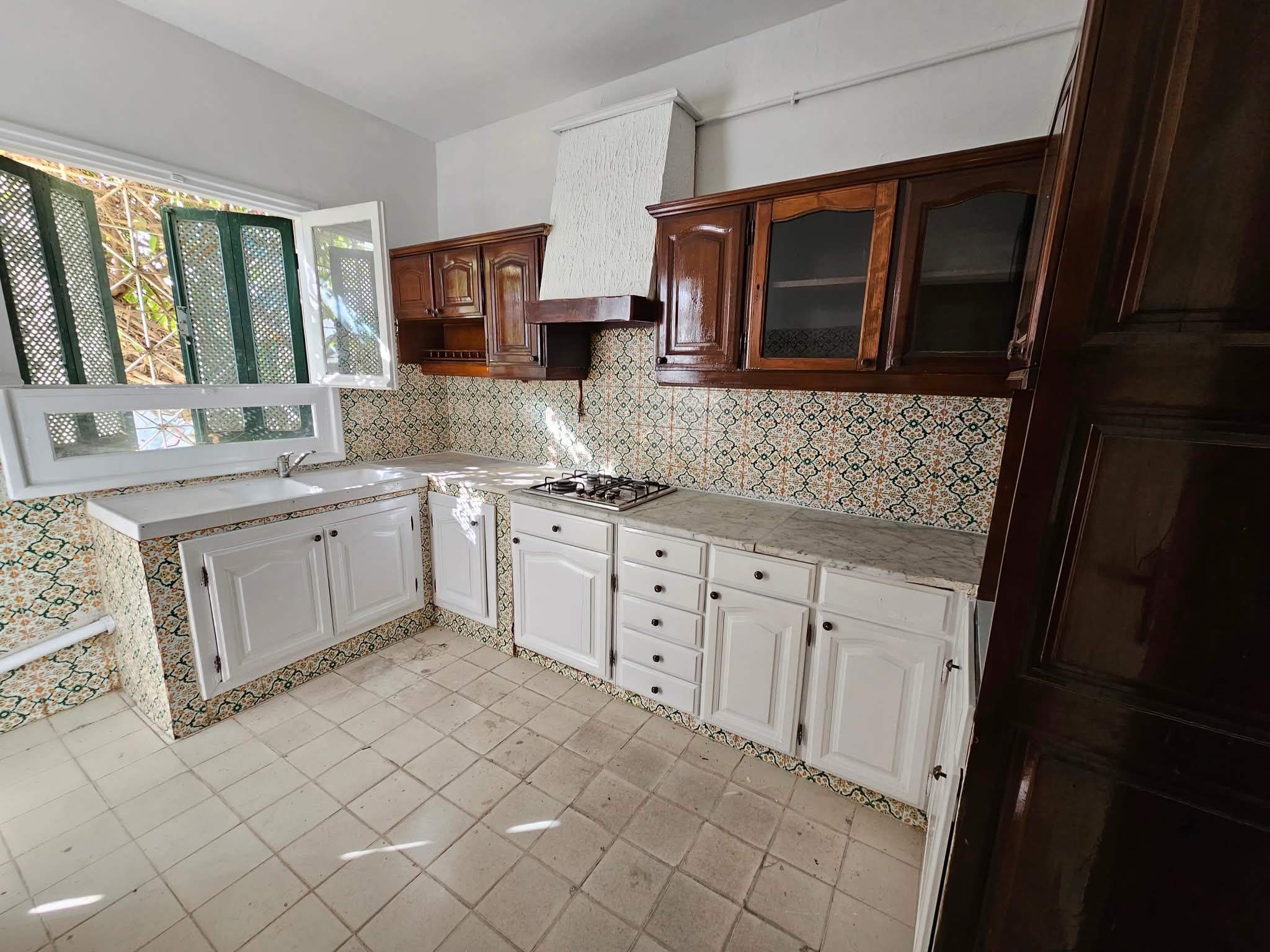 Ariana Ville&nbsp;Riadh Landlous&nbsp;Vente&nbsp;Appart. 4 pi�ces&nbsp;S3 rdc 355 md riadh el andalous