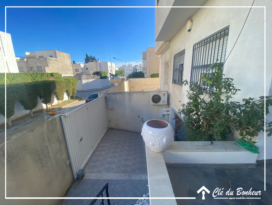 La Soukra&nbsp;Dar Fadhal&nbsp;Vente&nbsp;Appart. 5 pi�ces+&nbsp;Un beau duplex � ras jdir la soukra