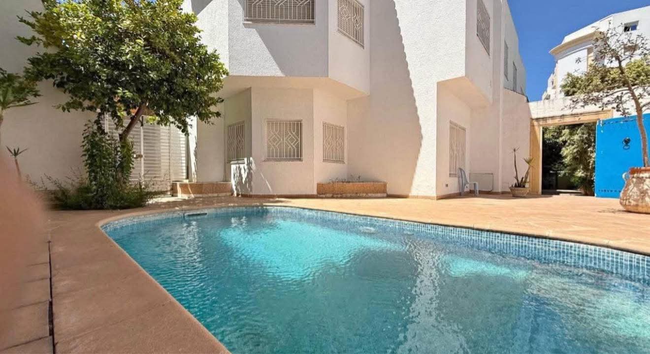 Ariana Ville&nbsp;Cite Ennasr 2&nbsp;Location&nbsp;Maisons&nbsp;Manigfique villa 4200d a ennasr 2