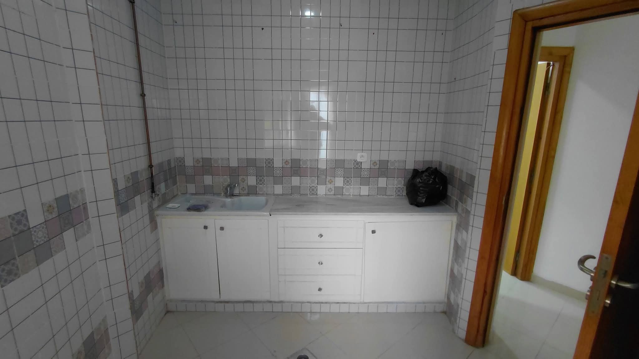 Cite El Khadra&nbsp;Cite El Khadra&nbsp;Location&nbsp;Appart. 3 pi�ces&nbsp;S plus 2 hst a la cit� el khadhra wb4404