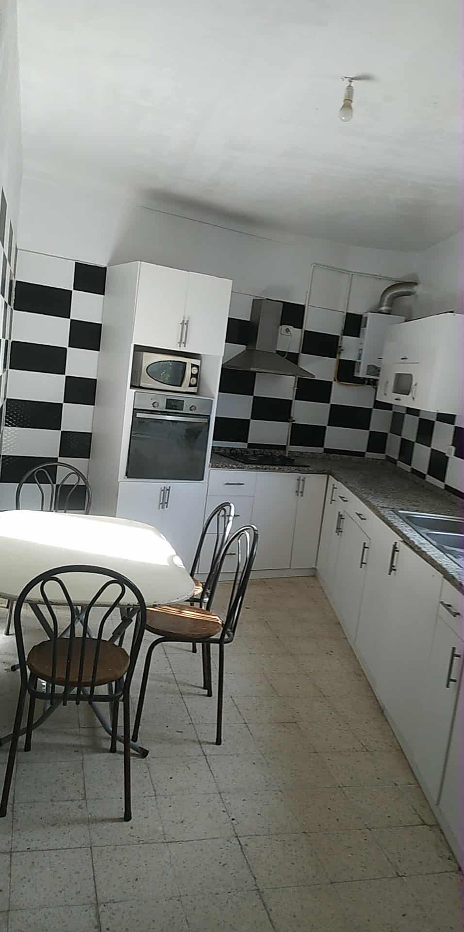 El Kram&nbsp;Le Kram Ouest&nbsp;Location&nbsp;Maisons&nbsp;Premier �tage de maison salon et 2 chambres