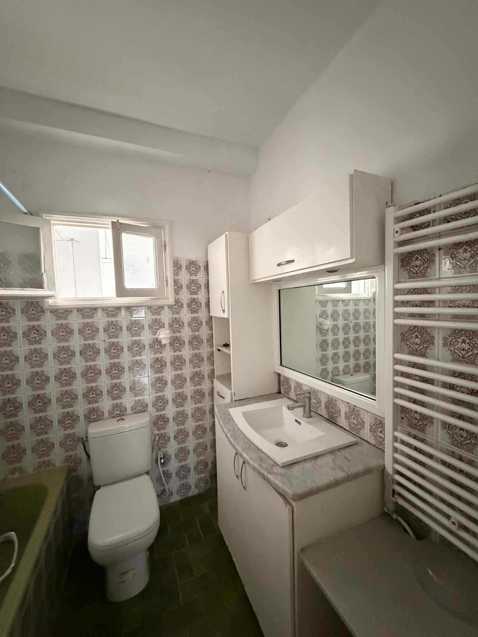 Ariana Ville&nbsp;Cite Des Roses&nbsp;Vente&nbsp;Appart. 4 pi�ces&nbsp;Ariana appartement spacieux cit� les roses